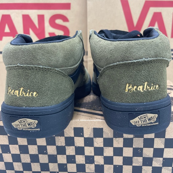 Vans Men’s Zahba Mid
Beatrice Domond Dark Olive Sneakers
VN000CBSDOL - Picture 15 of 16